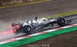 GP Giappone, trattore in pista a Suzuka. Gasly e Perez su tutte le furie: la risposta della FIA - Gasly furioso per il trattore in pista