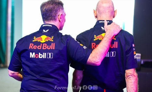 Giochi di potere in Aston Martin: Horner bussa, ma Newey chiude la porta - Giochi di potere in Aston Martin: Horner bussa, ma Newey chiude la porta