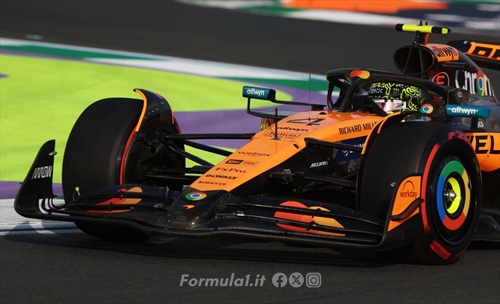 GP Arabia Saudita - FP3: McLaren davanti a tutti, Norris leader sotto il sole di Jeddah