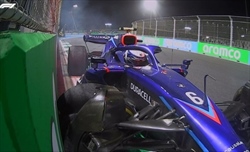 GP Arabia Saudita, incidente per Latifi al giro 17: Safety Car in pista