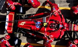 GP Austria - Ferrari aveva un cofano asimmetrico. Red Bull disarmante, ma c'è un trucco - GP Austria - Ferrari aveva un cofano asimmetrico. Red Bull disarmante, ma c'è un trucco