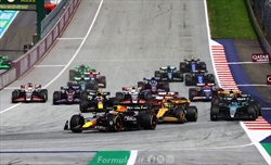 GP Austria - Scontro Norris-Verstappen e vince Russell