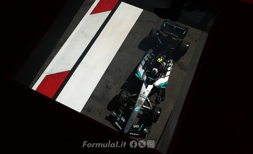 GP Azerbaijan - FP1: Mercedes vola a Baku, Leclerc terzo. Problemi per Antonelli