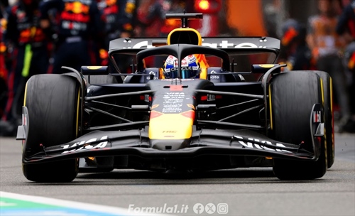 GP Azerbaijan: Max Verstappen stravince, terzo Sainz! OUT Piastri 