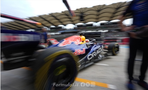 GP Bahrain, FP2: Leclerc primo, ma Verstappen c’è. Mercedes fatica - GP Bahrain, FP2: Leclerc primo, ma Verstappen c’è. Mercedes dispersa