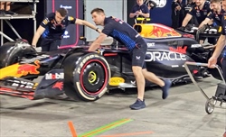 GP Bahrain - Immagini dal circuito. Ferrari, Mercedes e Red Bull, soluzioni aerodinamiche a confronto - GP Bahrain - Immagini dal circuito, la Mercedes conferma la nuova ala anteriore