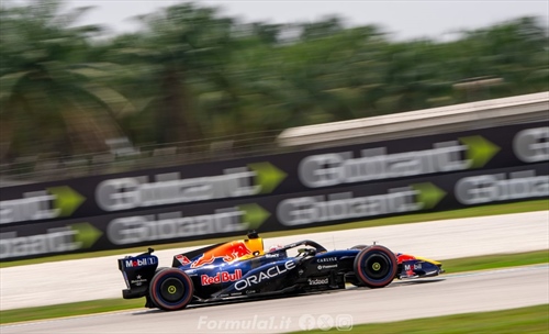 GP Bahrain - Qualifiche: Super pole per Verstappen, secondo Hamilton