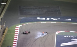 GP Bahrain, battaglia Leclerc-Verstappen con sorpasso e controsorpasso: le immagini - GP Bahrain, sorpasso e controsorpasso Verstappen-Leclerc