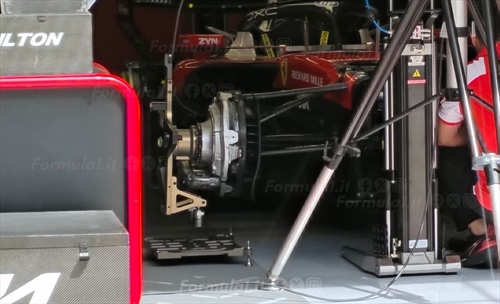 GP Barcellona 2026 - Analisi tecnica e immagini dalla pitlane: le novità Ferrari - GP Barcellona 2026 - Analisi tecnica e prime immagini dalla pitlane: freni Ferrari