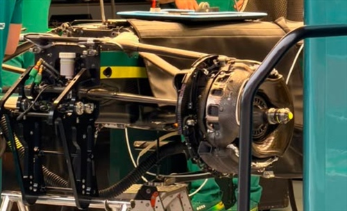 GP Ungheria - Analisi tecnica e immagini dalla pitlane: ecco la AMR26 Evo e le novità Ferrari - GP Belgio - Analisi tecnica e immagini dalla pitlane: Aston Martin AMR26 Evo
