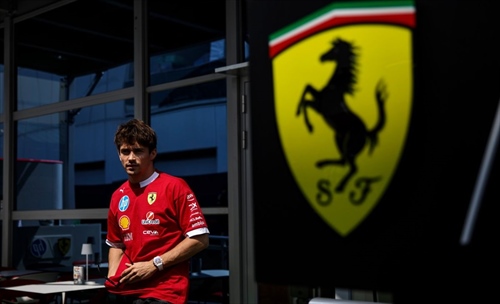 GP Canada - Bandiera rossa: errore di Leclerc, ferrari a muro