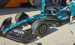 GP Cina - Immagini dal circuito - Ferrari scarica e aggressiva, aggiornamenti per Alpine  - GP Cina - Prime immagini dal circuito - Ferrari contro tendenza