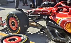 GP Cina - Immagini dal circuito - Ferrari scarica e aggressiva, aggiornamenti per Alpine  - GP Cina - Prime immagini dal circuito - Ferrari contro tendenza