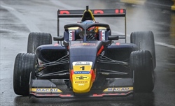 GP di Macau 2024 - Formula Regional: Goethe domina sul bagnato. Bene gli italiani