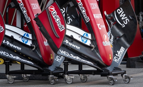 GP Giappone - Immagini dal circuito - Le monoposto «a nudo», setup e dettagli - GP Giappone - Prime immagini dal circuito - Confronto ali posteriori, Ferrari aggressiva