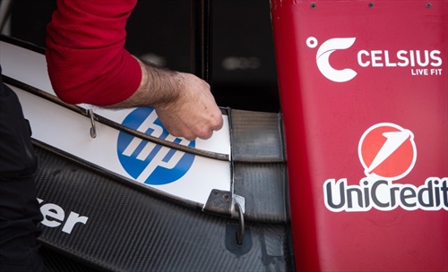 GP Giappone - Immagini dal circuito - Le monoposto «a nudo», setup e dettagli - GP Giappone - Prime immagini dal circuito - Confronto ali posteriori, Ferrari aggressiva