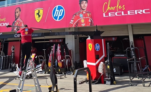 GP Giappone - Immagini dal circuito - Le monoposto «a nudo», setup e dettagli - GP Giappone - Prime immagini dal circuito - Confronto ali posteriori, Ferrari aggressiva
