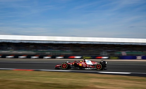 GP Gran Bretagna, FP1: Hamilton stupisce, decimo Verstappen 