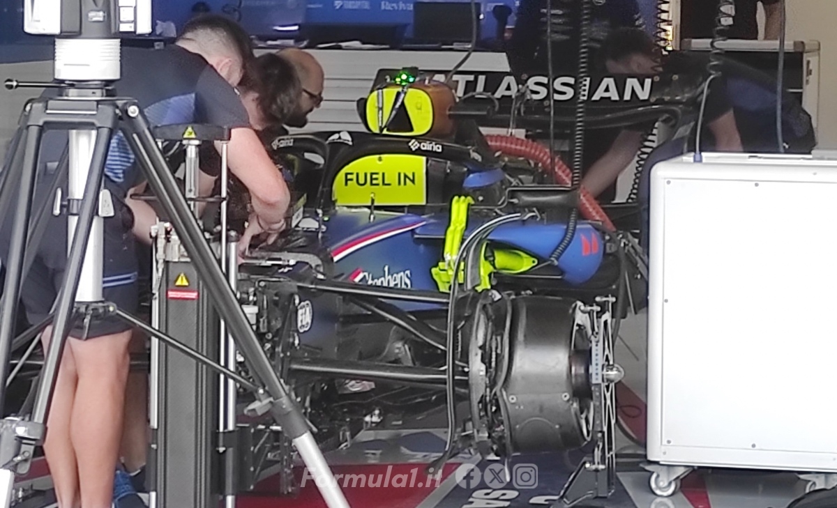 GP Gran Bretagna - Prime immagini dal circuito: ala posteriore da medio-basso carico per Ferrari, McLaren bassissimo