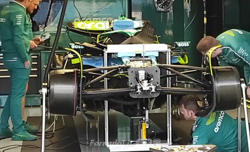 GP Gran Bretagna - Immagini dalla pitlane: Ferrari bilanciata, Red Bull conservativa, McLaren estrema - GP Gran Bretagna - Prime immagini dal circuito: la Aston Martin