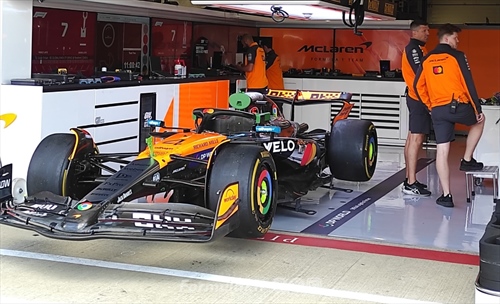 GP Gran Bretagna - Immagini dalla pitlane: Ferrari bilanciata, Red Bull conservativa, McLaren estrema - GP Gran Bretagna - Prime immagini dal circuito: la McLaren