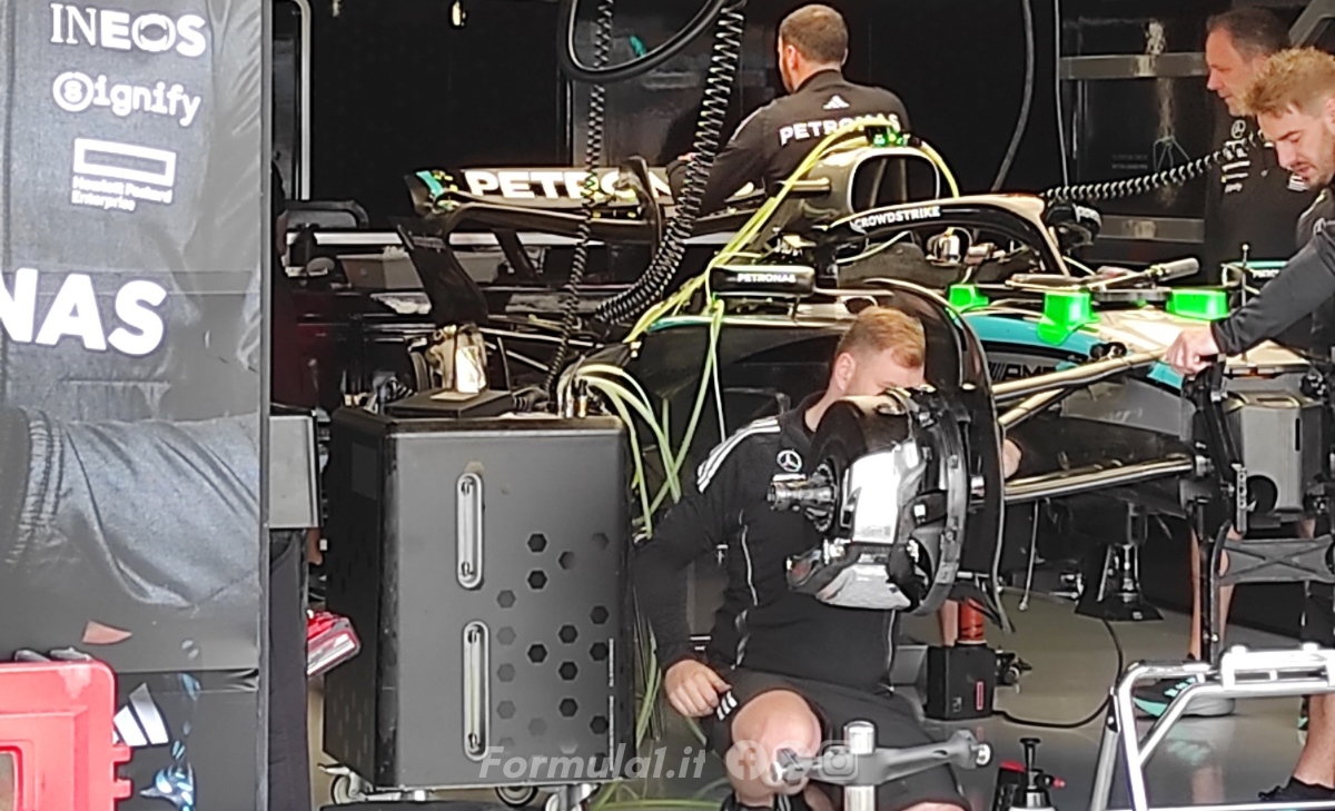 GP Gran Bretagna - Prime immagini dal circuito: ala posteriore da medio-basso carico per Ferrari, McLaren bassissimo