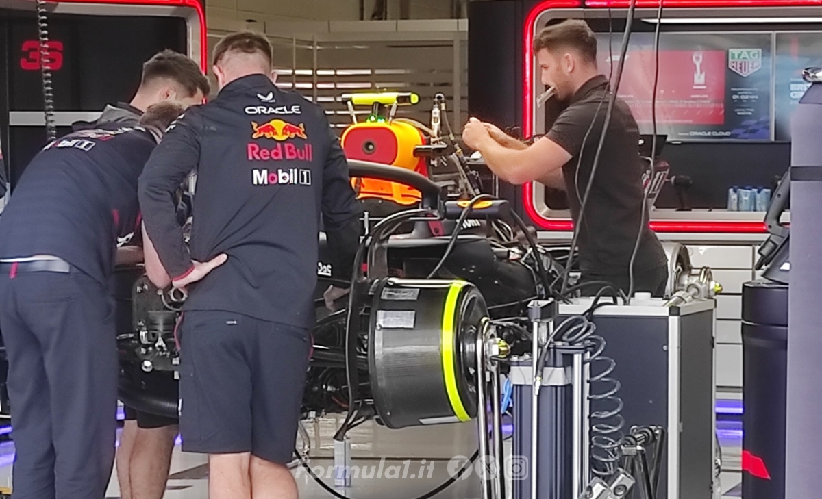 GP Gran Bretagna - Prime immagini dal circuito: ala posteriore da medio-basso carico per Ferrari, McLaren bassissimo