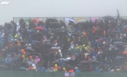 GP Gran Bretagna, tentativo di invasione di pista dopo la bandiera rossa: la situazione