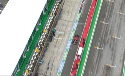 GP Imola, clamoroso Leclerc a muro: vettura danneggiata