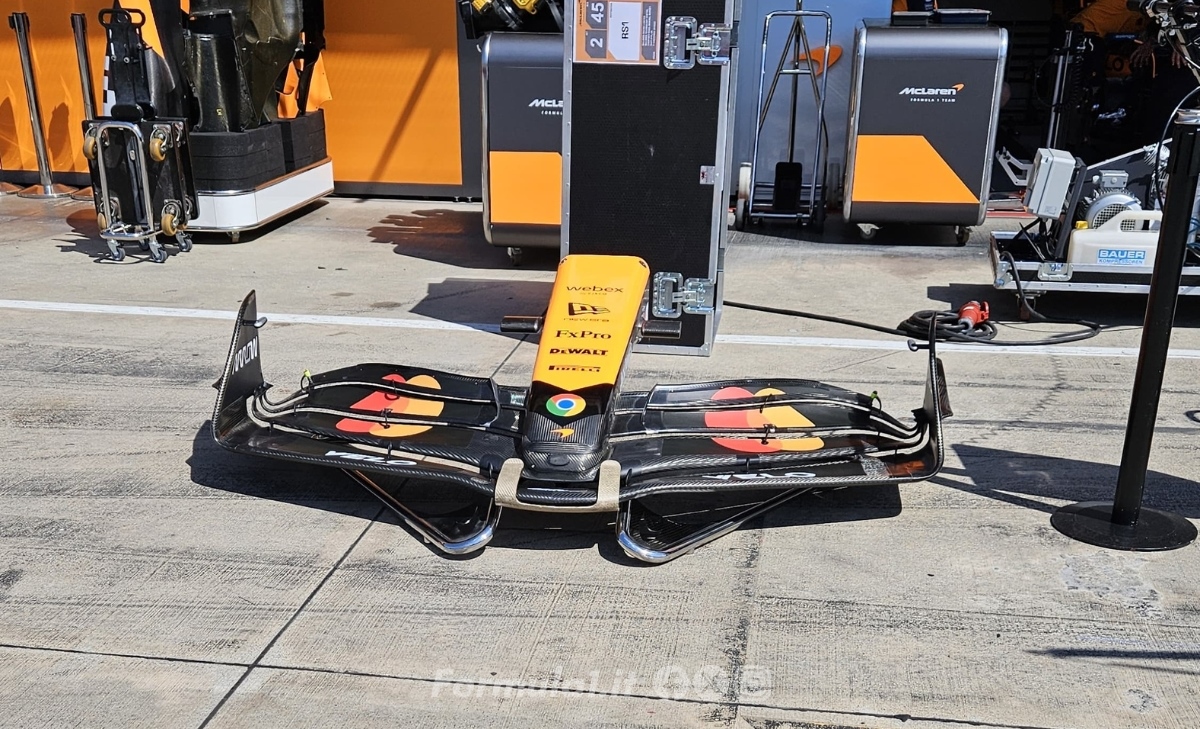 GP Imola - Immagini dal circuito: si assemblano le vetture
