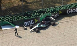 GP Italia - FP1 interrotte: Bandiera rossa, Antonelli a muro 