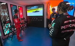 GP Messico - La reazione di Verstappen al sorpasso di Hamilton su Leclerc