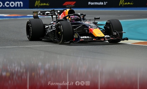 GP Miami, anche Verstappen penalizzato: la decisione della FIA