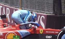 GP Miami - Bandiera rossa: la Ferrari di Leclerc è ferma in pista - GP Miami - Bandiera rossa: la Ferrari di Leclerc è ferma in pista