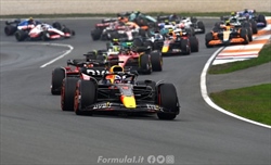 GP Olanda, Verstappen vince davanti al pubblico di casa. Ferrari sul podio - GP Olanda, Verstappen vince in casa davanti ad una ritrovata Mercedes. Male la Ferrari