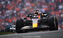 GP Olanda, Verstappen vince davanti al pubblico di casa. Ferrari sul podio - GP Olanda, Verstappen vince in casa davanti ad una ritrovata Mercedes. Male la Ferrari