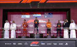 GP Qatar - Verstappen vince una gara delirante. Ma che disastro la FIA