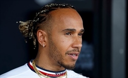 UFFICIALE - GP Singapore, Hamilton convocato dai commissari dopo le FP3: il motivo - GP Singapore, Hamilton convocato dai commissari dopo le FP3: il motivo