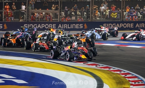 GP Singapore, Leclerc svela perchè si è arreso con Verstappen al via - GP Singapore, Leclerc svela perchè si è arreso con Verstappen al via