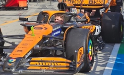 GP Ungheria - Immagini dal circuito. Una RB20 'nuova' per Verstappen, Aston Martin cambia tutto - GP Ungheria - Immagini dal circuito. Confronto ali posteriori
