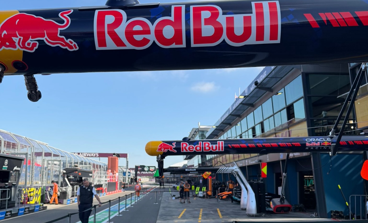 «Ha un freno e un acceleratore»: Verstappen smonta la nuova F1