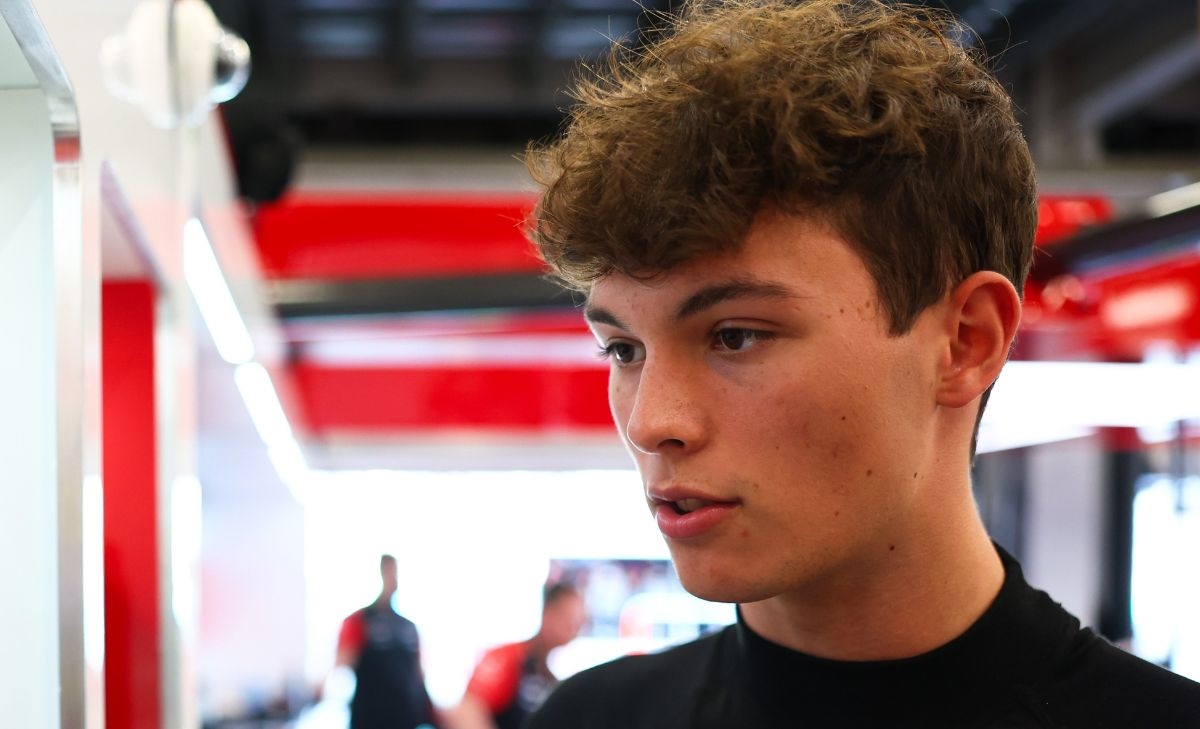 Haas, Bearman ricorda Alonso: «A volte non si rende conto di come sta guidando» Haas, Bearman ricorda Alonso: «A volte non si rende conto di come sta guidando»