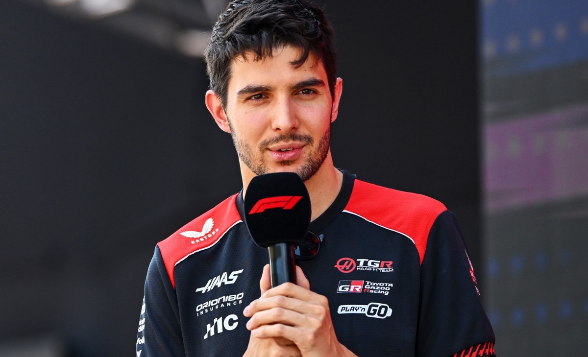 Haas troverà il problema che blocca la VF26 di Ocon?