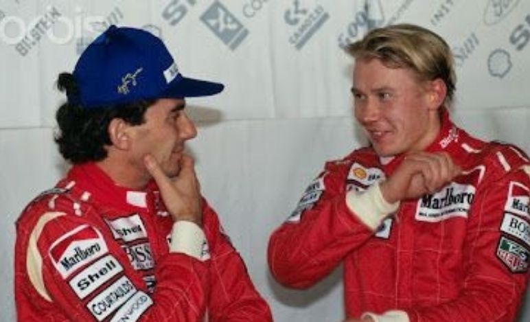 Hakkinen e l'aneddoto su Senna: «stavo dormendo e Ayrton mi venne vicino, mi svegliò e...» Hakkinen e l'aneddoto su Senna: «stavo dormendo e Ayrton mi venne vicino, mi svegliò e...»