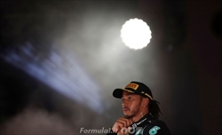 Hamilton a rischio penalità in griglia ad Abu Dhabi, i motivi - Hamilton a rischio penalità in griglia ad Abu Dhabi, i motivi