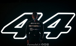 Hamilton: «A scuola mi chiamavano n***o e mi tiravano le banane»