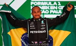 Hamilton ai brasiliani: «Adesso sono uno di voi. Dedicato a Senna» - Hamilton ai Brasiliani: Adesso sono uno di voi. Dedicato a Senna