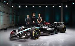 Hamilton all'ultimo anno in Mercedes: «Vorrei riportarli al top. Ho ancora 'fame'»