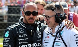 Hamilton: «Andare in Ferrari è un sogno. La parte più difficile? Dirlo al team»