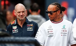 Hamilton bacchetta Newey: «Ho vinto anche senza di lui. Credo nella Ferrari»